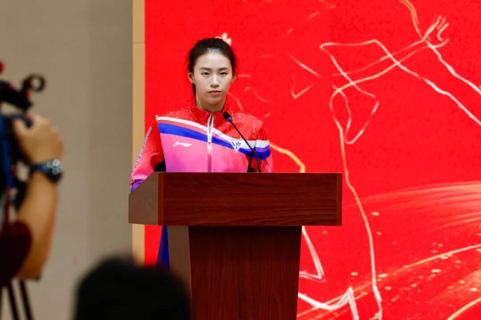 红婵在竞技, 叙事, 对此