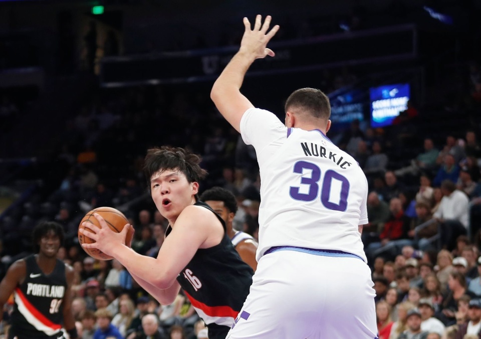 A打球的杰, 他们比杨瀚, news