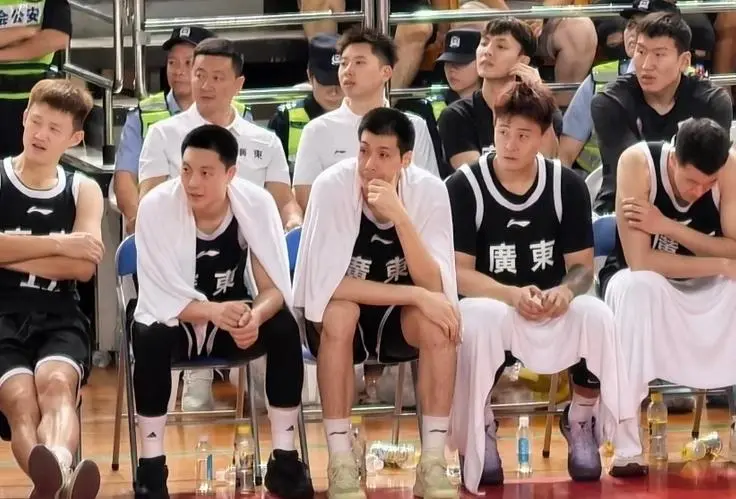 月份最后一, 周鹏, 史级阵容